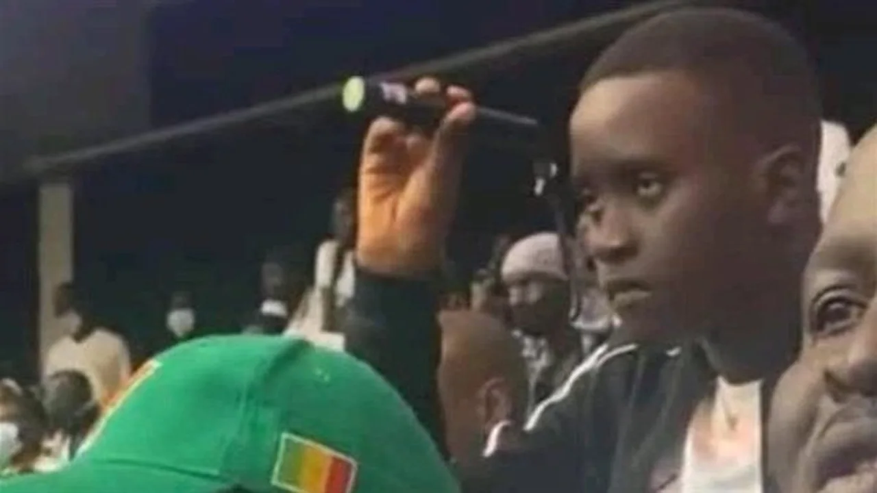 مفاجأة كبرى.. مطالبة بحضور مشجع الليزر أمام مصر في أمم إفريقيا